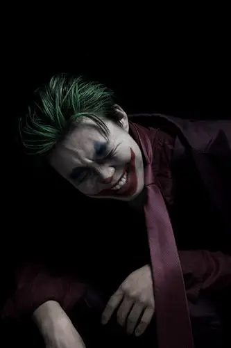 小丑是只可以笑不可以哭的因为小丑一哭就不丑了希斯莱杰你的相册里会