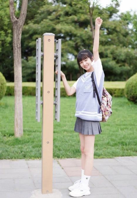 童星张籽沐14岁身高惊人,出演网剧并当上了女主