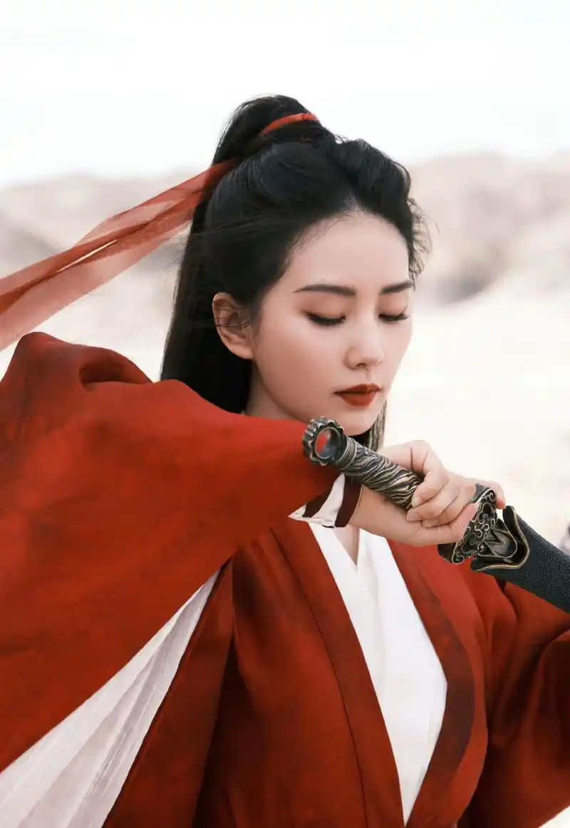 刘诗诗一念关山任辛造型好飒,红衣古装是真的美