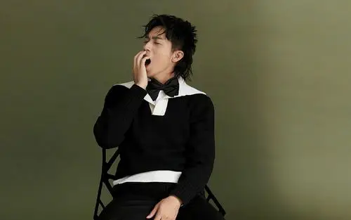 许魏洲时尚杂志帅气高清写真图片壁纸