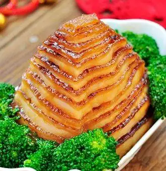肉食动物跟大家分享过年大菜:宝塔扣肉