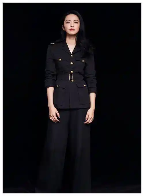 姚晨机场现身穿居家装,运动鞋配阔腿裤,却意外显胖10斤?