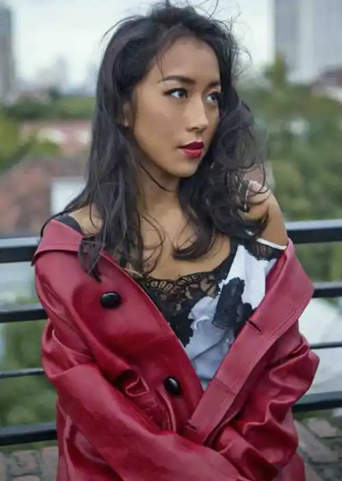 吉克隽逸泰式妆造热带雨林大片 着裸粉色披风裙气场全开_写真_自然