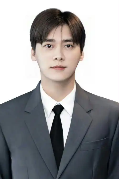 内娱男明星的证件照#三庭五眼比例和谐,剑眉星目帅气周正,慈眉善囊换