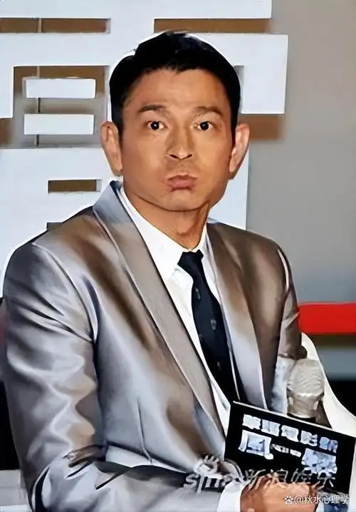 刘德华,香港歌手,演员,制作人,被誉为"华仔","歌神","影帝",是华语