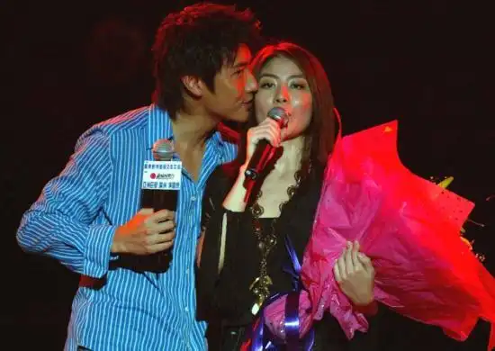 图文亚洲巨星演唱会在广州举行陈慧琳陈司翰姐弟