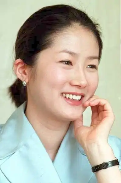 p>沈银河,1972年9月23日出生于韩国京畿道金浦市,韩国女演员.