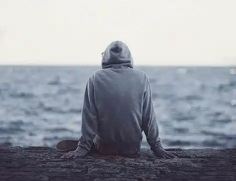 一个人吹冷风旧巷里的少年庸人自扰染指烟尘冰清玉洁梦千里不悔的年代