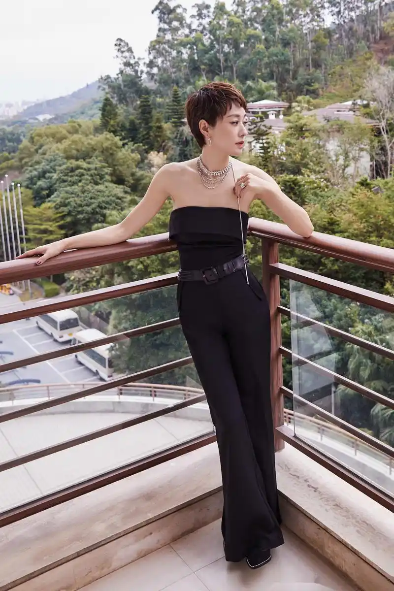 马伊琍参加第32届中国电影金鸡奖提名表彰仪式凭借《找到你》孙芳一角