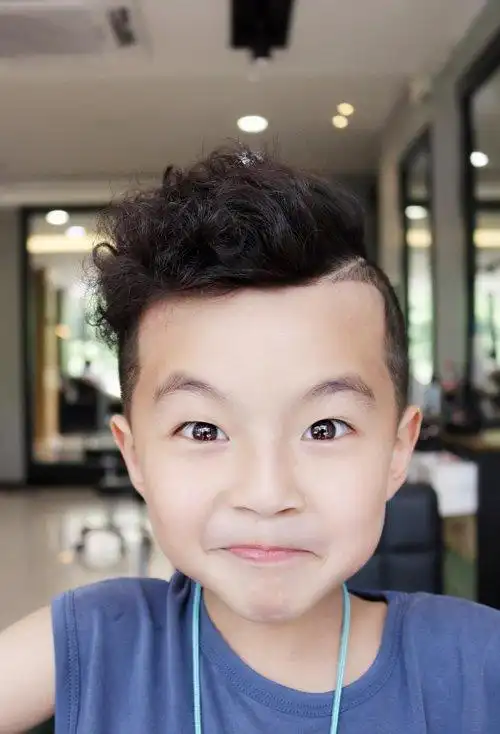 一岁半男儿童短发发型 呈现活泼的孩子短发图片