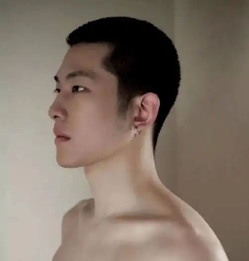 最近长得帅的男生都在留寸头