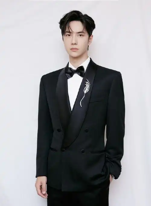 王一博#领奖这组公式照帅得我有点白日做梦了