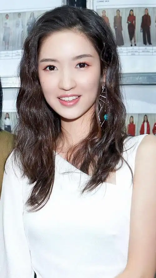 王玉雯美图,周身透着一股青春活泼的气息!