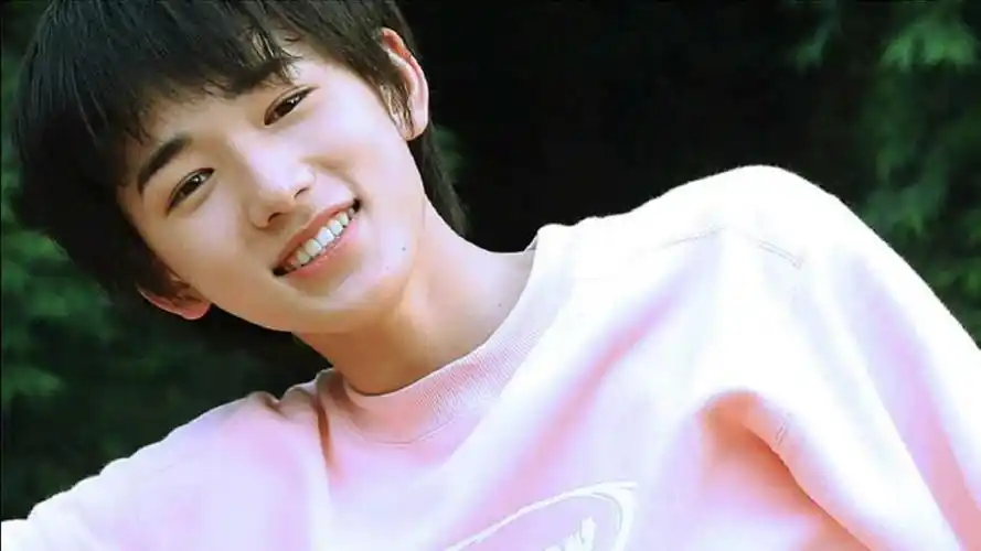 宋亚轩笑起来和妈妈一模一样笑着哭的表情都神同步