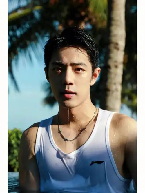 欣赏肖战泳池大片