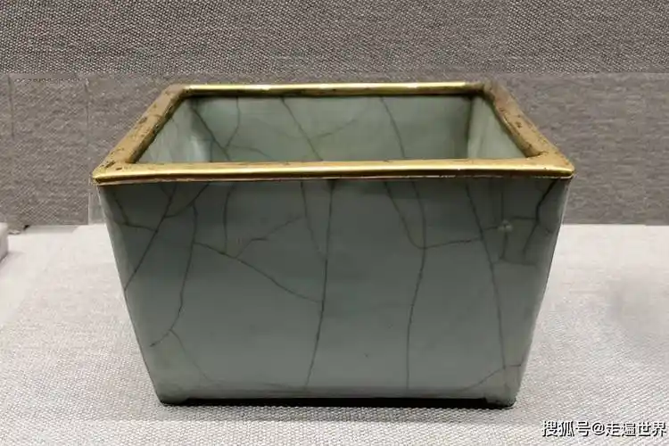 豪横霸气的皇家花盆:宋代官窑制镶铜鎏金花盆,故宫博物院藏