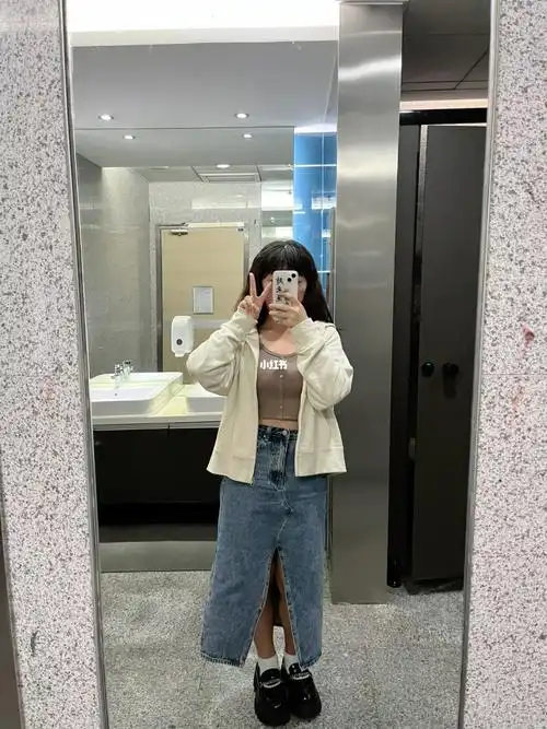 公司厕所的镜子太好拍了一周ootd