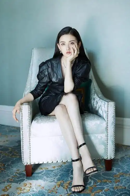 美女明星一字高跟凉鞋性感又好看