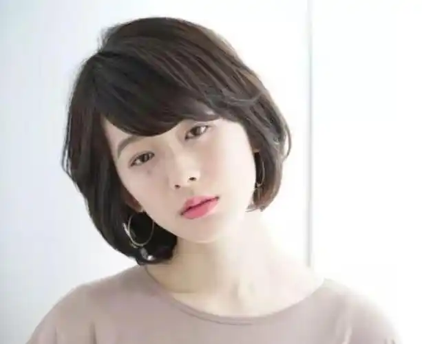 短碎发女图片大全(短碎发发型图片女圆脸)