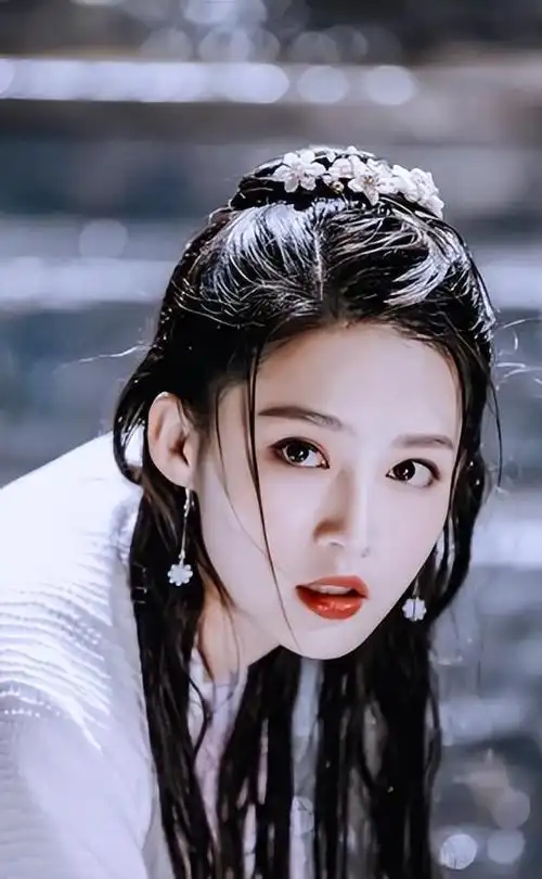 李沁:国家秘密栽培她9年,转身却踏进娱乐圈,背后原因令人感慨