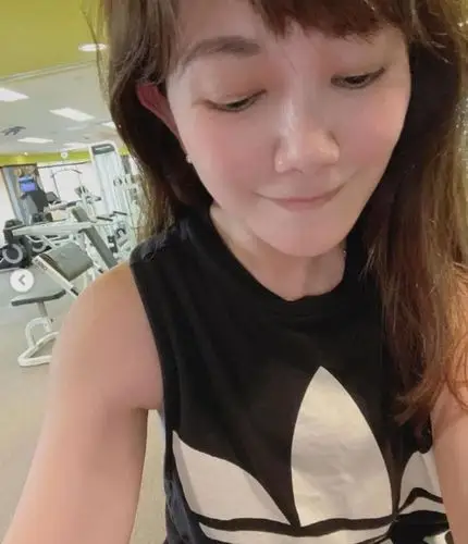 梁静茹素颜好嫩没皱纹似冻龄42岁仍单身前夫却艳福不浅