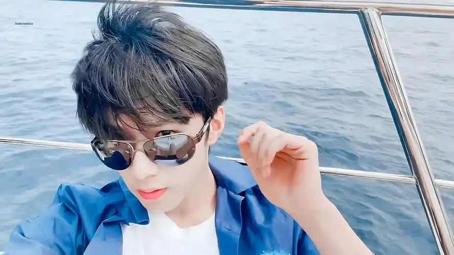 "巧了啊姐姐,我就是刘耀文.