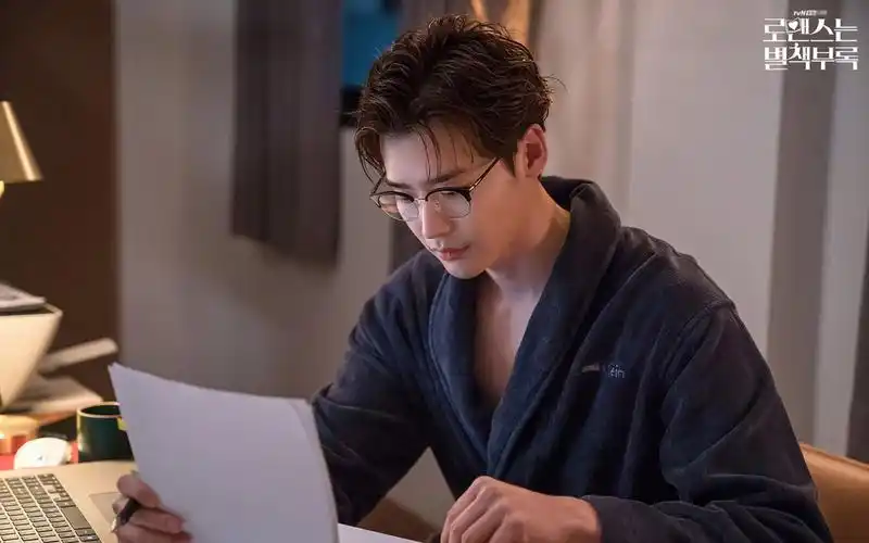 李钟硕《罗曼史是别册附录》剧照图片壁纸_日韩影视_壁纸下载_美桌网