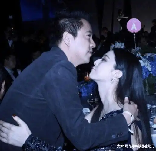 范冰冰和大佬照片流出, 桌子下的行为耐人寻味, 网友: 洗不白了