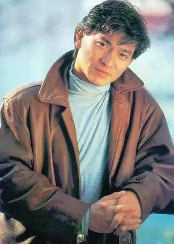 刘德华60岁了发一些他的老照片怀念一下那个年代