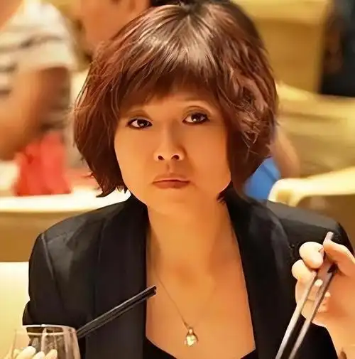 刀郎前妻:生下女儿40天便跑路,如今刀郎幸福美满,她可曾后悔?