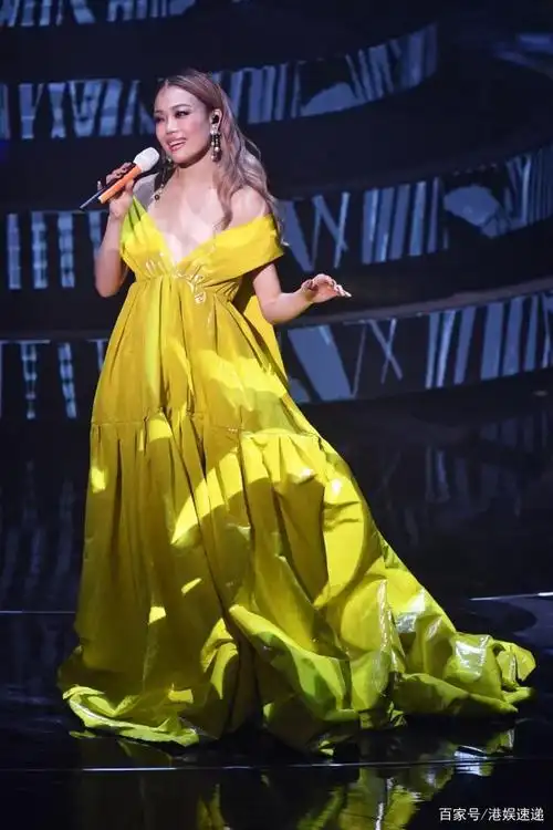 天后容祖儿补场演唱会完美落幕,与张信哲一起合唱《爱如潮水》
