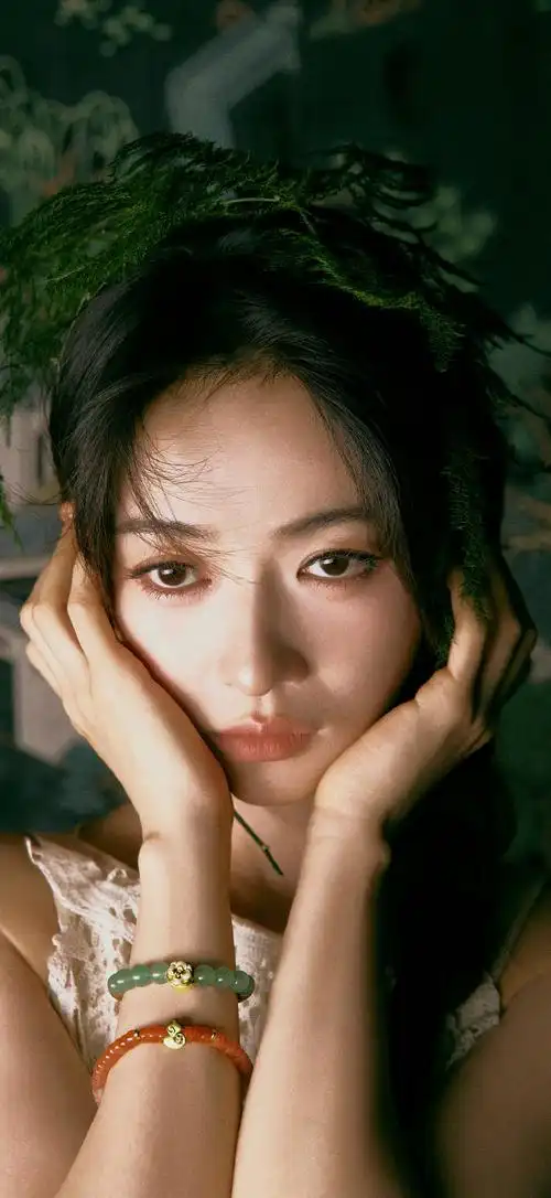 吴谨言壁纸 夏日新中式大片#吴谨言