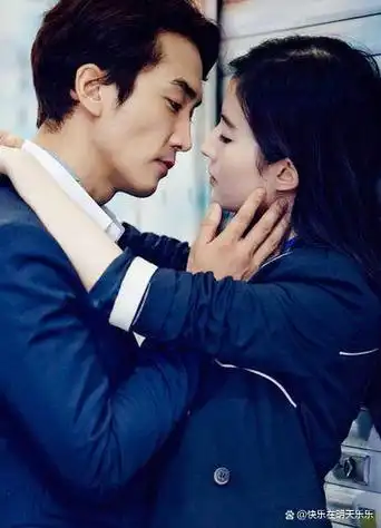 当初,宋承宪和刘亦菲的恋情公开后,许多粉丝都为他们感到开心,觉得这