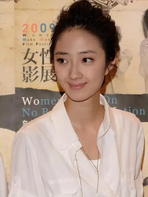 短发女王桂纶镁的美来自哪里越简洁干练越能突出她的高级感