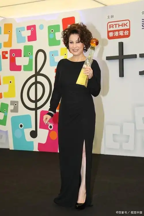 《铁血丹心》演唱者甄妮:以丈夫冷冻精子生女,终生未再嫁