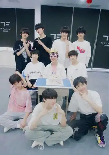 时代峰峻三代团正式露面6个练习生被赶鸭子上架网友却不看好