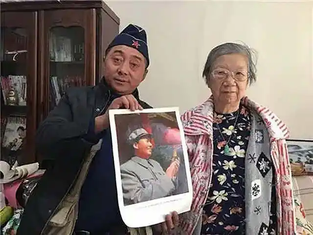 刘思齐逝世四个子女哭成泪人毛新宇率领全家来送别场面感人