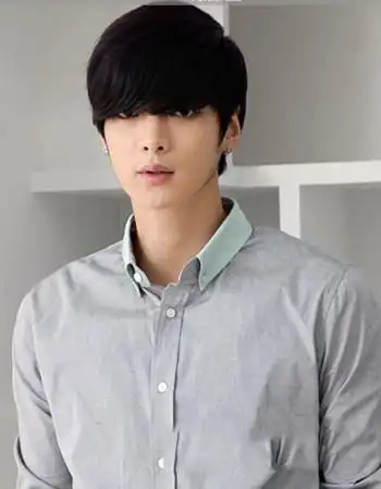 男生留短发怎么剪齐刘海 可爱型齐刘海帅哥图片(2)-齐刘海发型-帅哥