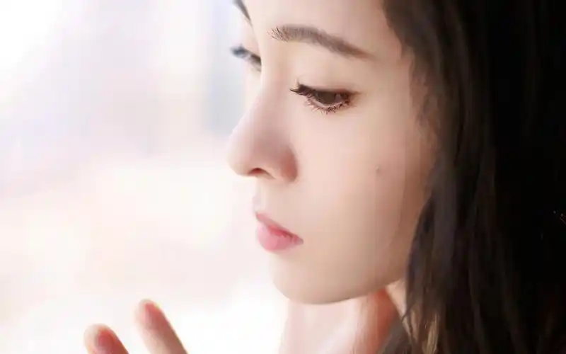 张碧晨优雅性感写真桌面壁纸