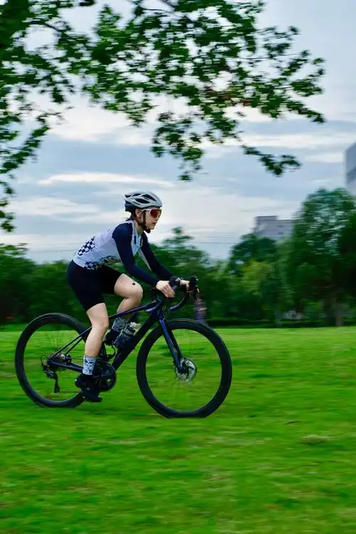 双流运动公园,自行车骑行爱好者的狂欢地~ 模特:小莹摄影师:华哥 - 摄