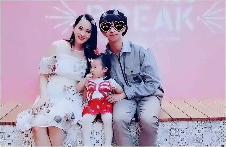 秦昊妻子韩国打水光针,伊能静56岁满脸针眼,感慨:实在太痛苦了_美容