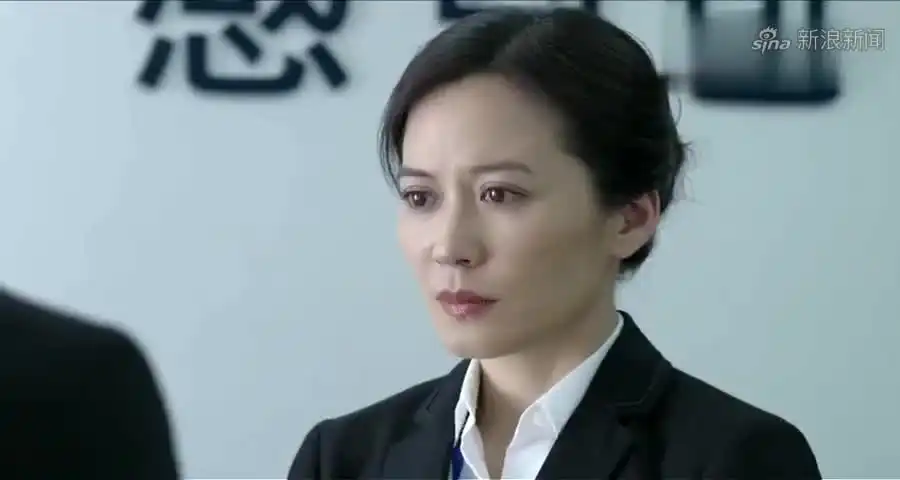 顾晓岩还以为赵康吹牛,不料赵康拿起小提琴就开始拉,还怪好听的