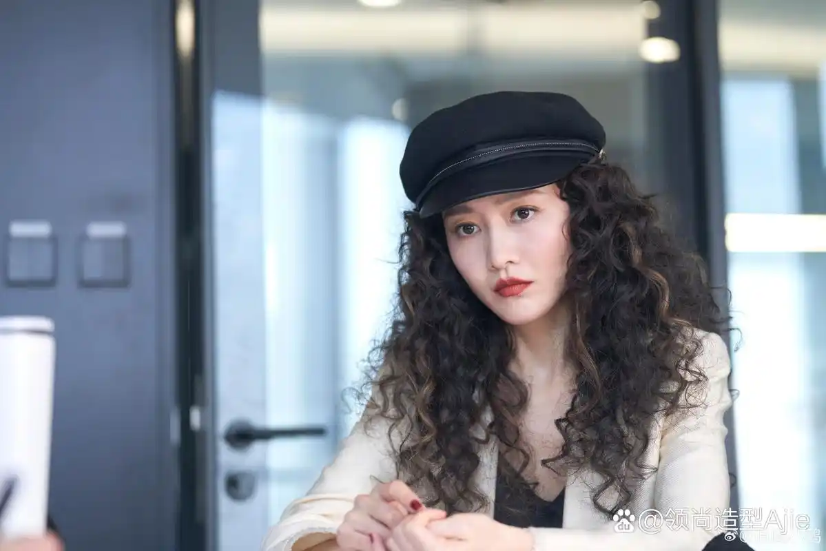 电视剧小满生活# #王鸥田甜# 王鸥主演的《小满生活》以"购买学区房"