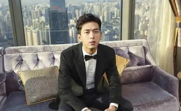 更何况李现在当下还没有结婚?