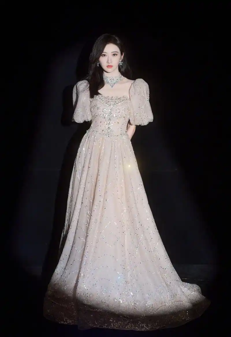 景甜粉红薄纱连衣裙优雅时尚写真