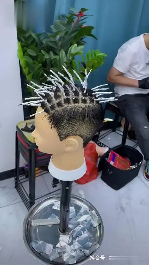 锡纸造型烫 课程学员作品:锡纸烫飞机头,这么多优秀的作品,大家觉得谁