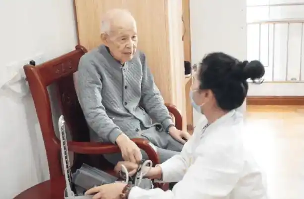 用一组照片带你看看中国养老院里的真实生活