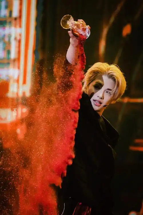 黄明昊贾想世界演唱会