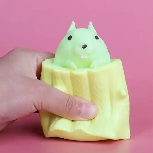 邪恶小松鼠网红减压玩具挤压树桩捏捏乐橡胶玩具儿童娱乐玩具 青黄色2