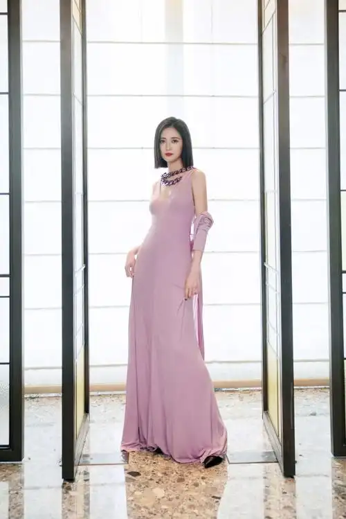陈钰琪紫色长裙##陈钰琪紫色深v长裙